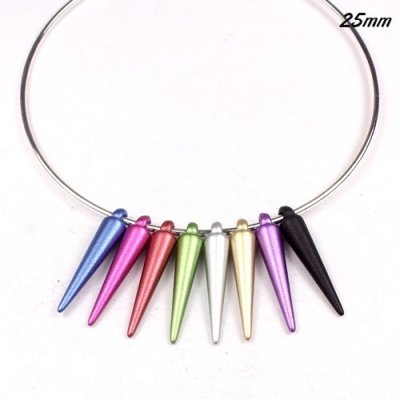100Pcs 25mm Basketball Wives Spikes Acrylic multicolour